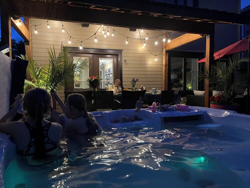 HOT TUB/only family welcomed/5 bdr cottage/trampoline/bbq/15 min to Old Quebec