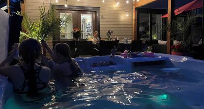 HOT TUB/only family welcomed/5 bdr cottage/trampoline/bbq/15 min to Old Quebec