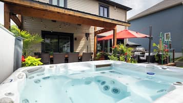 Bain à remous extérieur