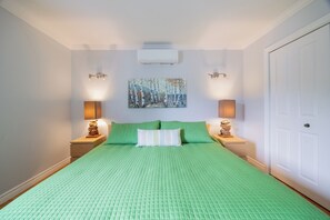 5 bedrooms, desk, iron/ironing board, travel cot