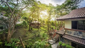 A lush garden with a gazebo, stone staircase, and a building with a tiled roof. - Khao Kho Valley Hotel (Khao Kho)