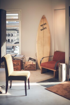 セーフティボックス (室内)、WiFi (無料)、ベッドシーツ