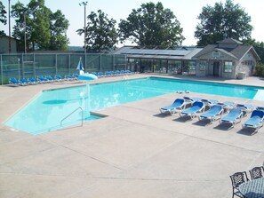 Indoor pool, outdoor pool - Walk-In Shower /Kings/ CLEAN/ Indoor&Outdoor Pools/ On Golf course 10th Fairway (Branson)