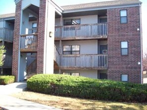 Exterior - Walk-In Shower /Kings/ CLEAN/ Indoor&Outdoor Pools/ On Golf course 10th Fairway (Branson)