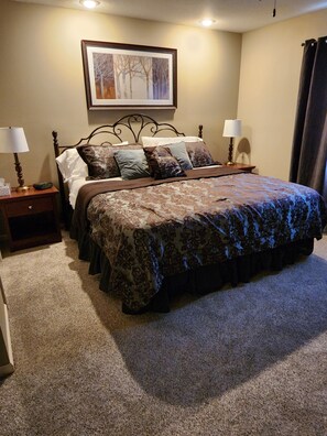 2 makuuhuonetta, silitysrauta/-lauta, ilmainen Wi-Fi, vuodevaatteet