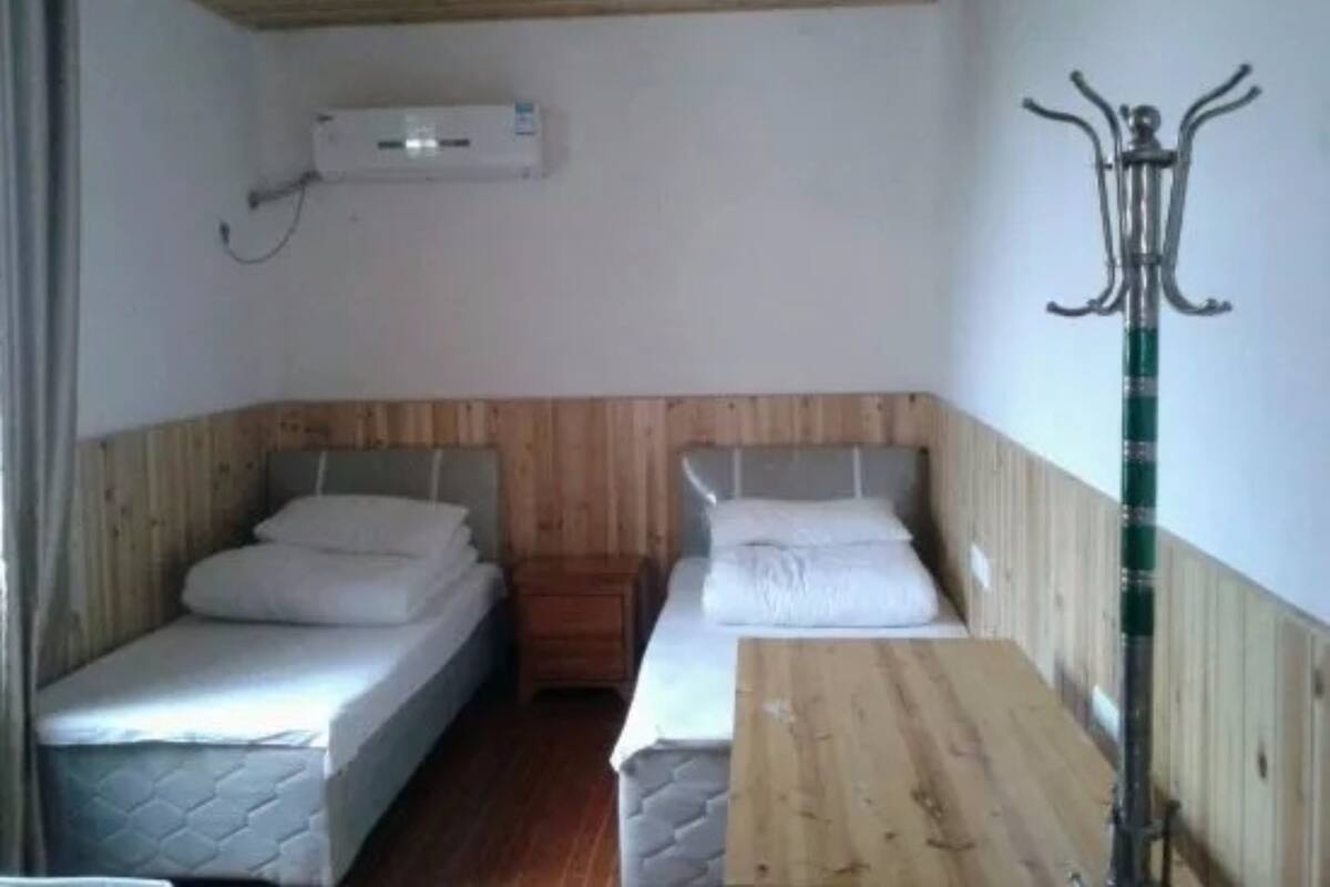 Basic Twin Room, Shared Bathroom