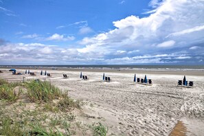 Plage à proximité, parasols