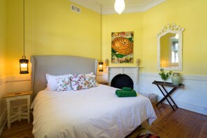5 habitaciones, tabla de planchar con plancha, cuna de viaje y wifi 