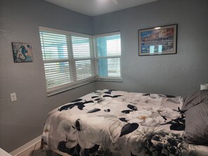 1 habitación, tabla de planchar con plancha, wifi gratis y ropa de cama