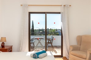 3 chambres, fer et planche à repasser, Wi-Fi gratuit, draps fournis