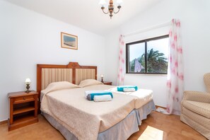 3 bedrooms, iron/ironing board, free WiFi, bed sheets