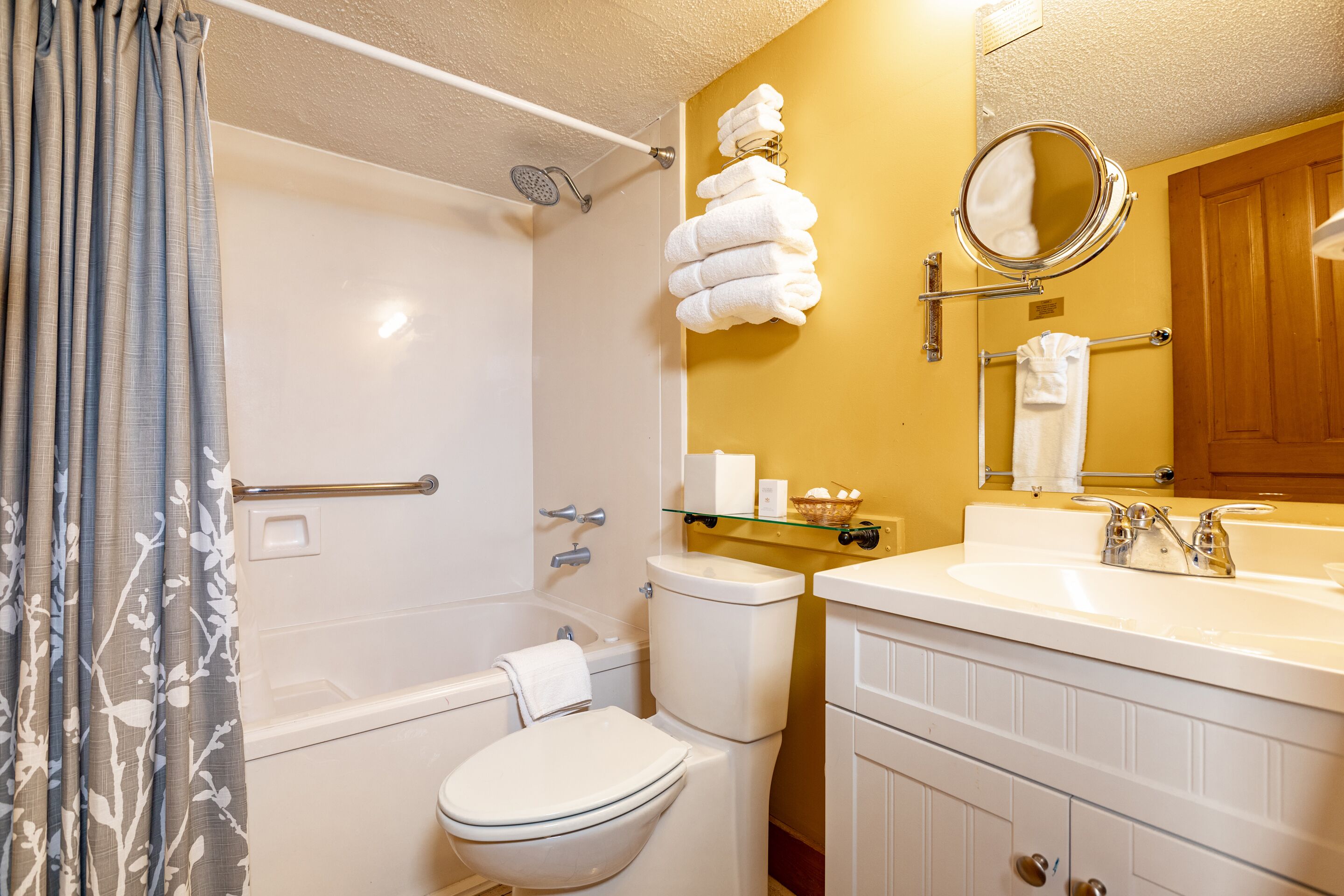 superior condo, 2 bedrooms, kitchenette | bathroom | combined shower/bathtub, jetted bath, free toiletries, hair dryer
