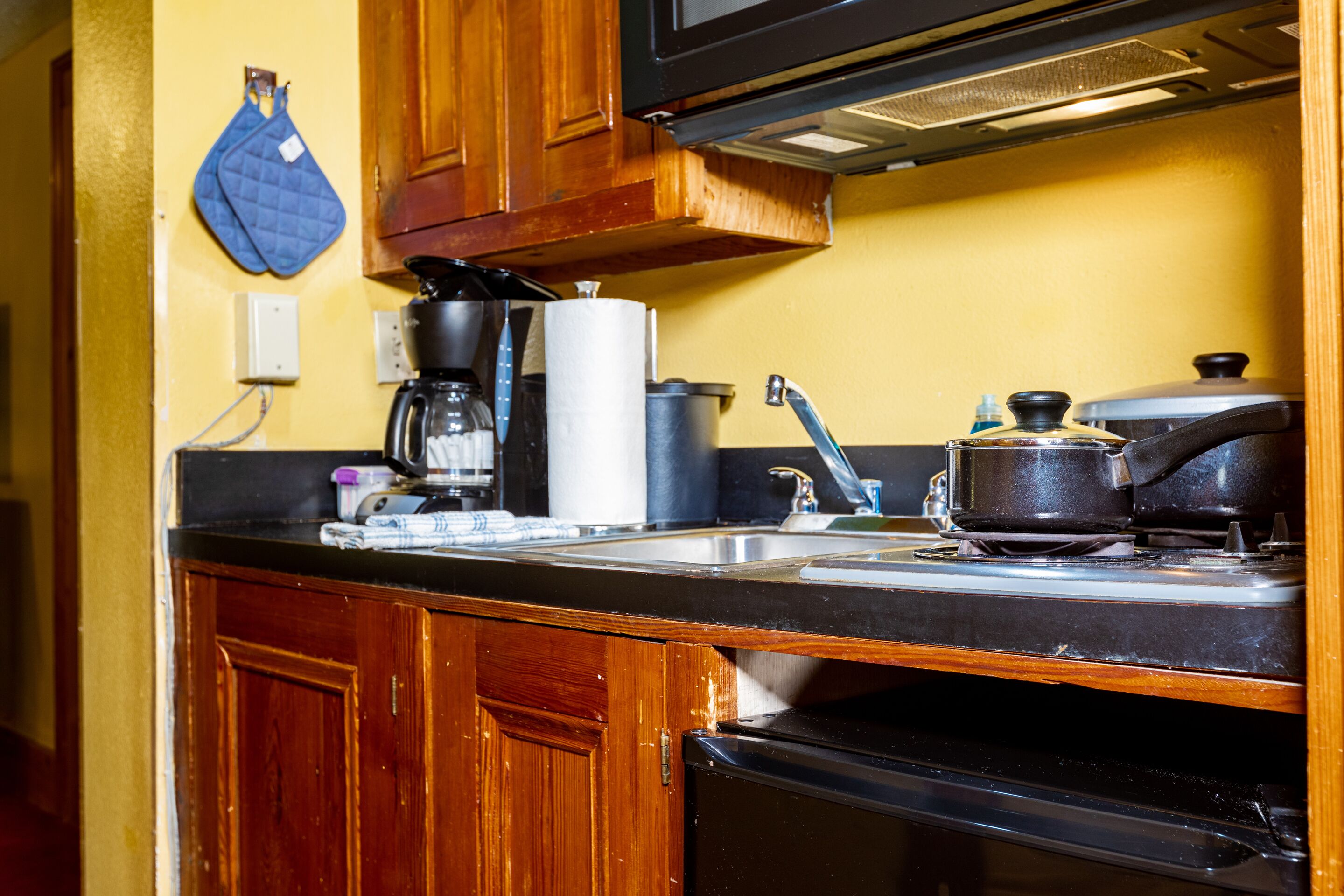 superior condo, 2 bedrooms, kitchenette | private kitchenette | mini-fridge, microwave, stovetop, coffee/tea maker