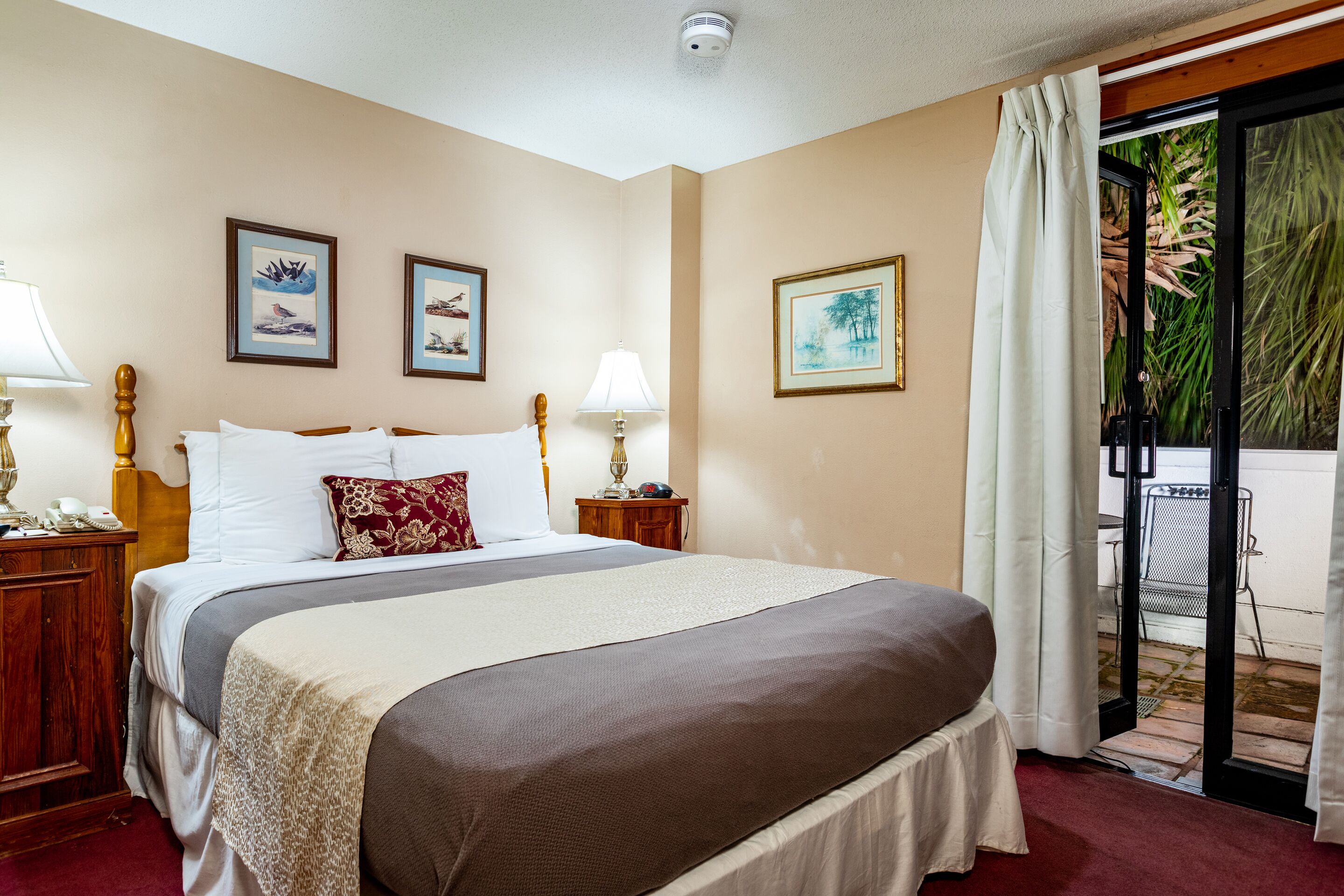 deluxe condo, 2 bedrooms, kitchenette | 2 bedrooms, in-room safe, individually decorated, individually furnished