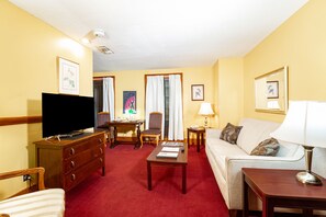Deluxe Condo, 2 Bedrooms, Kitchenette | Living room