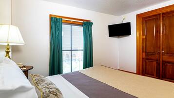 2 bedrooms, in-room safe, individually decorated, individually furnished