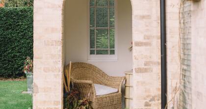 Wayside, a beautiful Victorian home in a rural setting , 5 miles from Lincoln