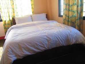 1 bedroom, desk, rollaway beds, free WiFi - Sunrise Homestay Nepal (Tohka)