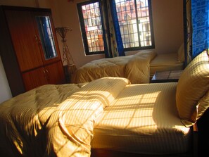 1 bedroom, desk, rollaway beds, free WiFi - Sunrise Homestay Nepal (Tohka)