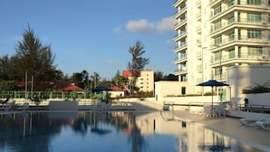 Outdoor pool - StayOn Properties (Miri)