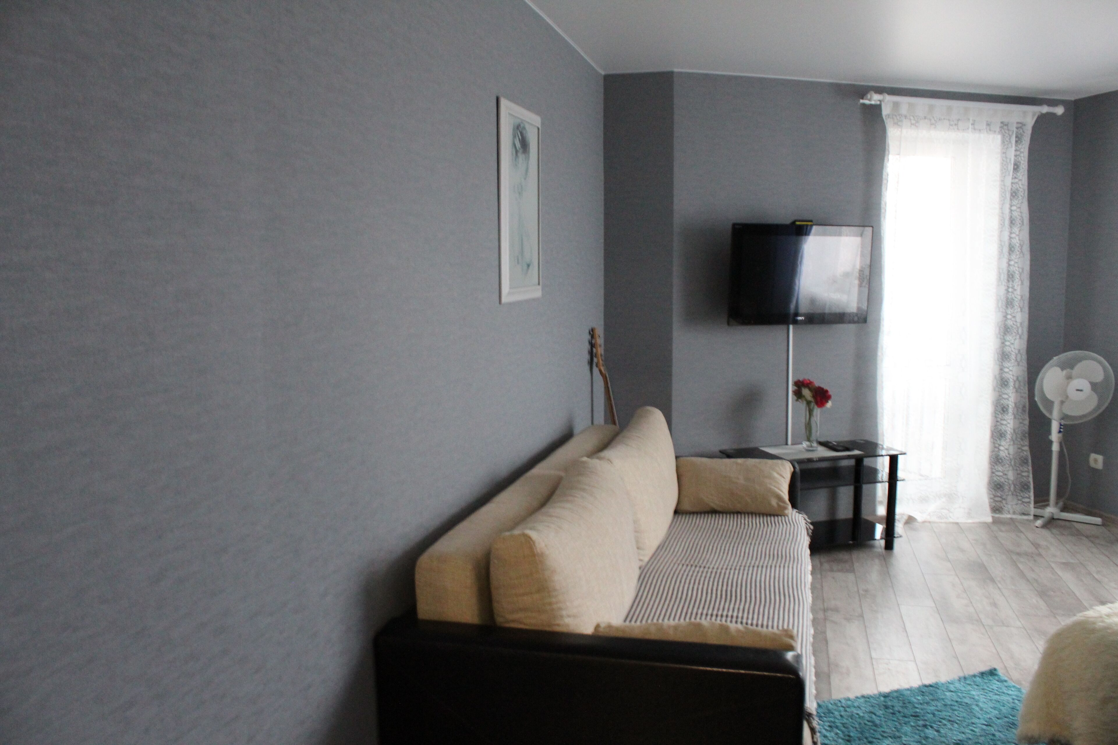 舒适公寓式客房, 1 张大床和 1 张沙发床, 无障碍, 城市景观 | 客厅 | 35-英寸纯平电视 （配备有线频道）、电视