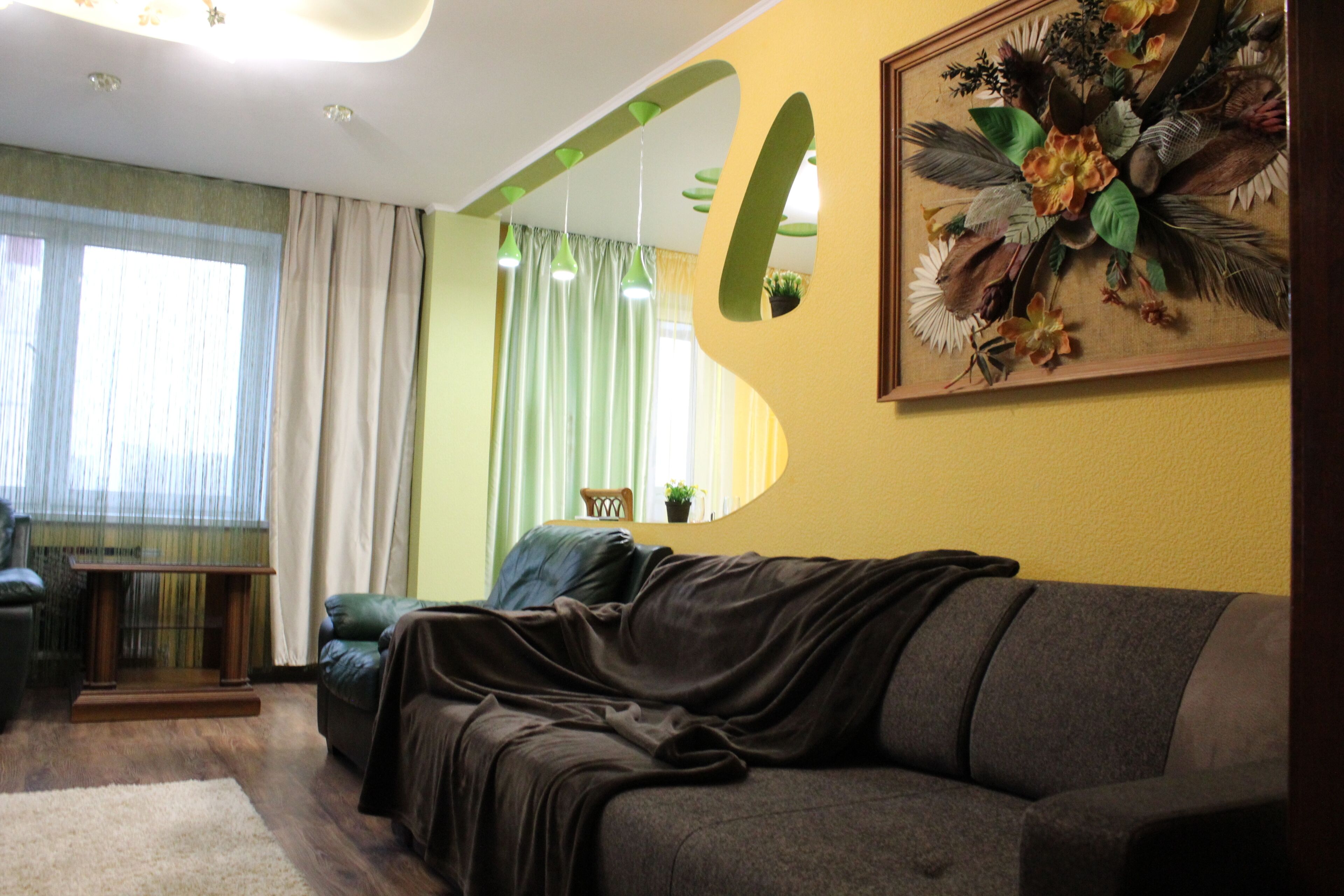 家庭公寓, 1 间卧室, 阳台, 城市景观 | 起居区 | 35-英寸纯平电视 （配备有线频道）、电视