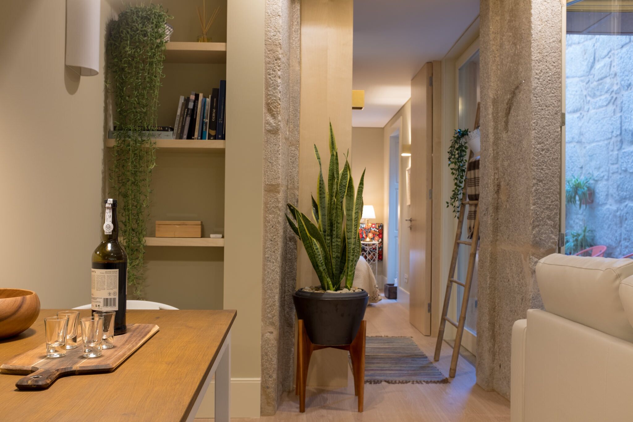 المنشأة من الداخل