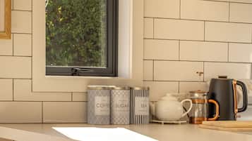Cottage, 2 Bedrooms, Non Smoking, Kitchen | Private kitchenette | Coffee/tea maker, full-size fridge, oven, stovetop