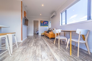 Cottage, 2 Bedrooms, Non Smoking, Kitchen | Living area