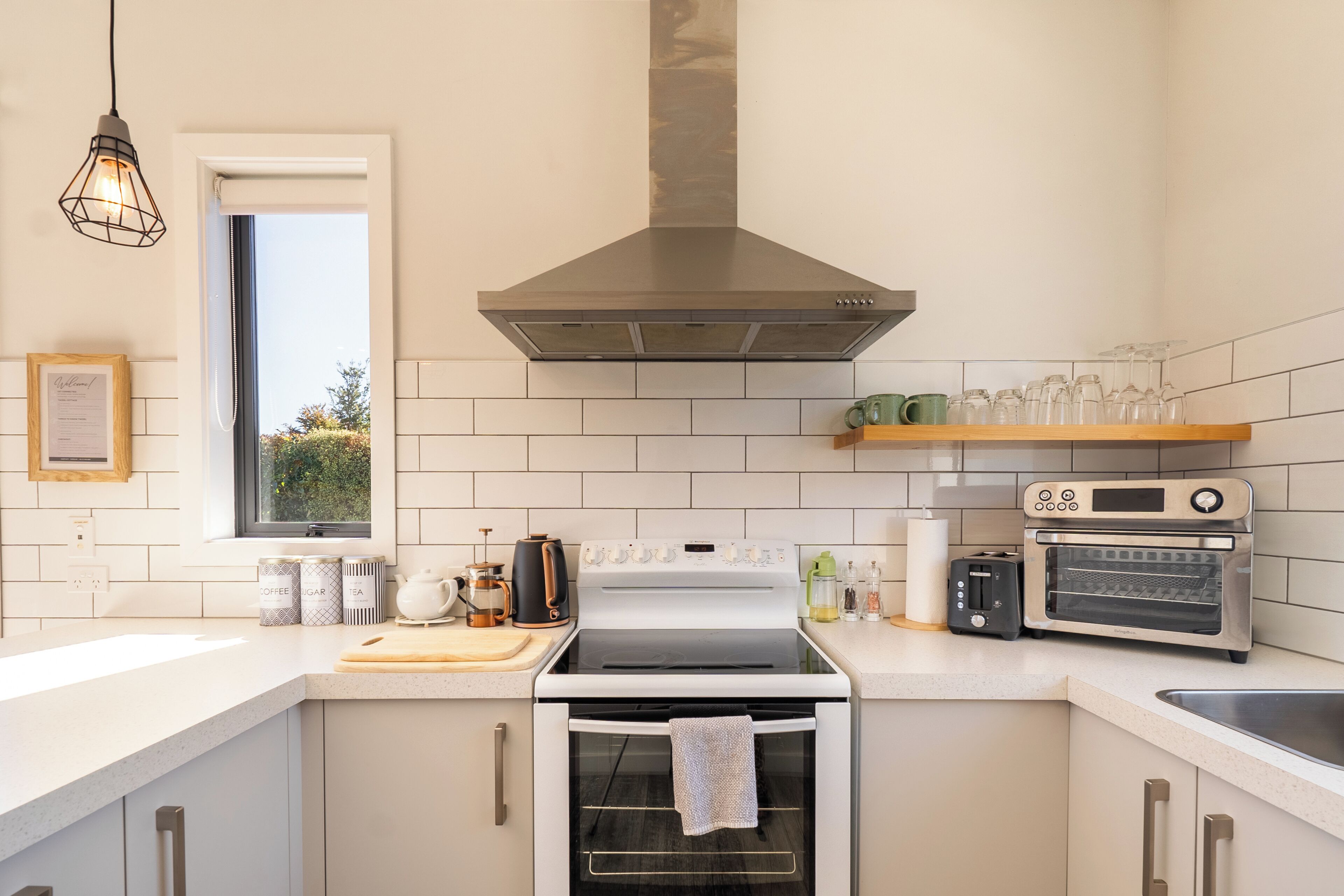 Cottage, 2 Bedrooms, Non Smoking, Kitchen | Private kitchenette | Coffee/tea maker, full-size fridge, oven, stovetop