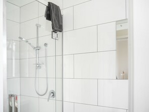 Ferienhaus, 2 Schlafzimmer, Nichtraucher, Küche | Badezimmer | Dusche, kostenlose Toilettenartikel, Haartrockner, Handtücher