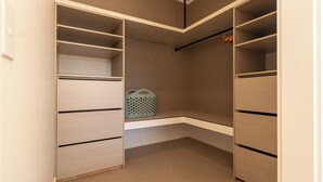 Cottage, Mountain View | Wardrobe - Twizel Cottages (Twizel)