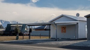 Front of property – evening/night - Twizel Cottages (Twizel)