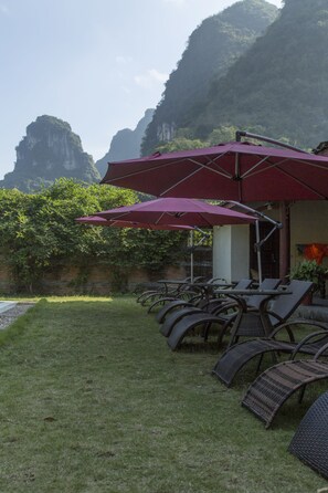 Property grounds - Snow Lion Riverside Resort (Guilin)