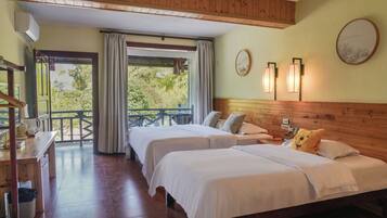 Habitación familiar | Escritorio, cortinas blackout, insonorización y cunas gratuitas