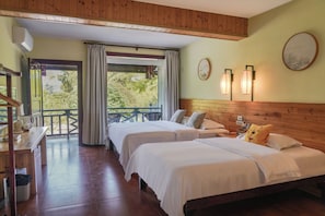 Family Room | Desk, blackout drapes, soundproofing, free cribs/infant beds - Snow Lion Riverside Resort (Guilin)