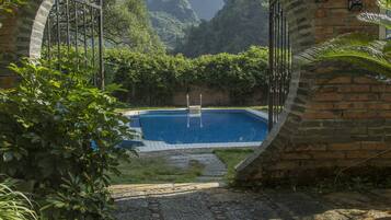 المنطقة المحيطة بالمنشأة