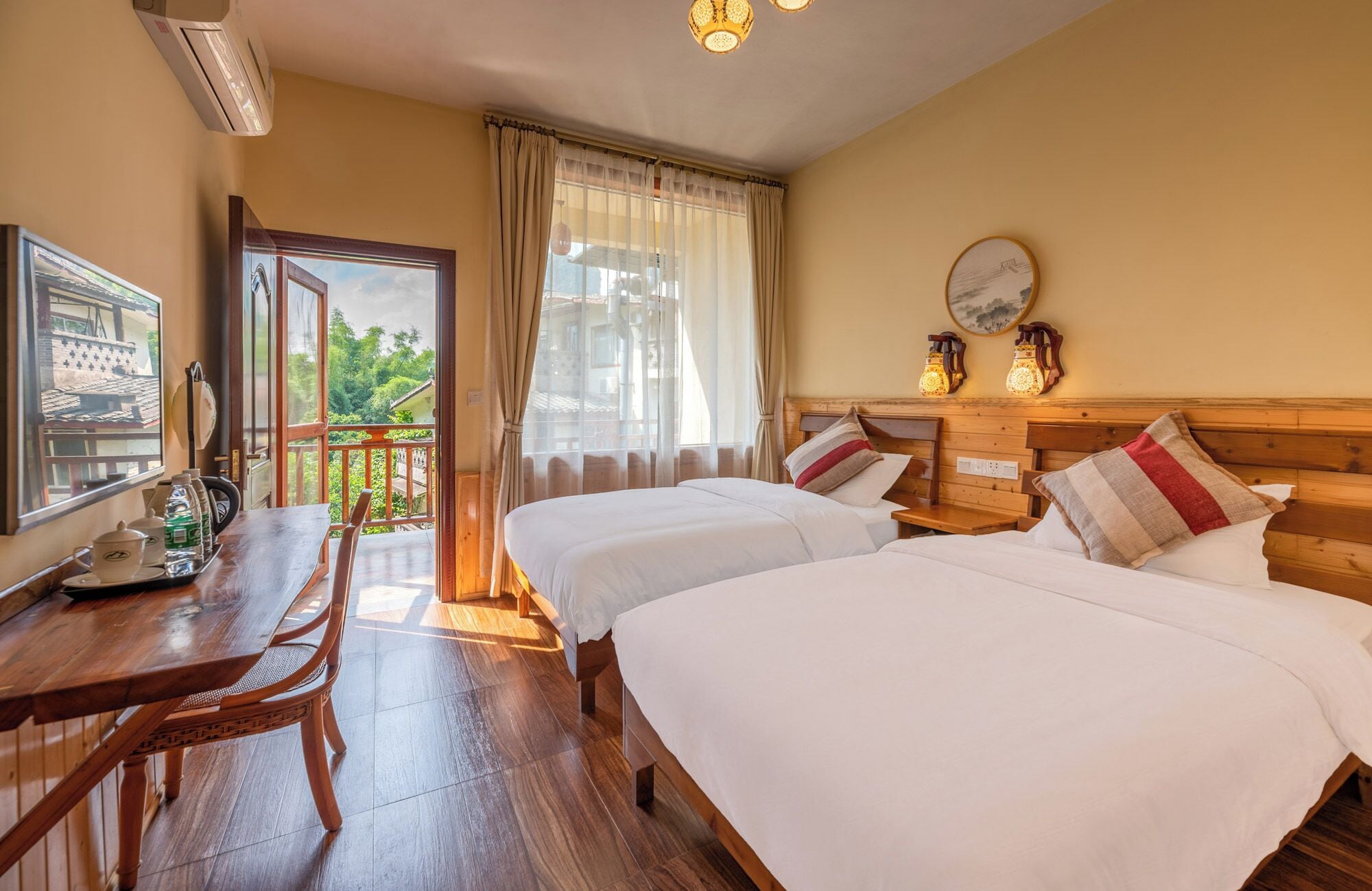 Classic Twin Room | Desk, blackout drapes, soundproofing, free cribs/infant beds