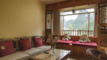 Phòng Suite dành cho gia đình, 2 phòng ngủ | Khu phòng khách