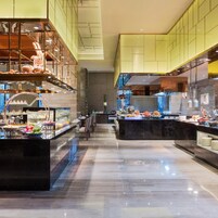 Daily buffet breakfast (CNY 128 per person)