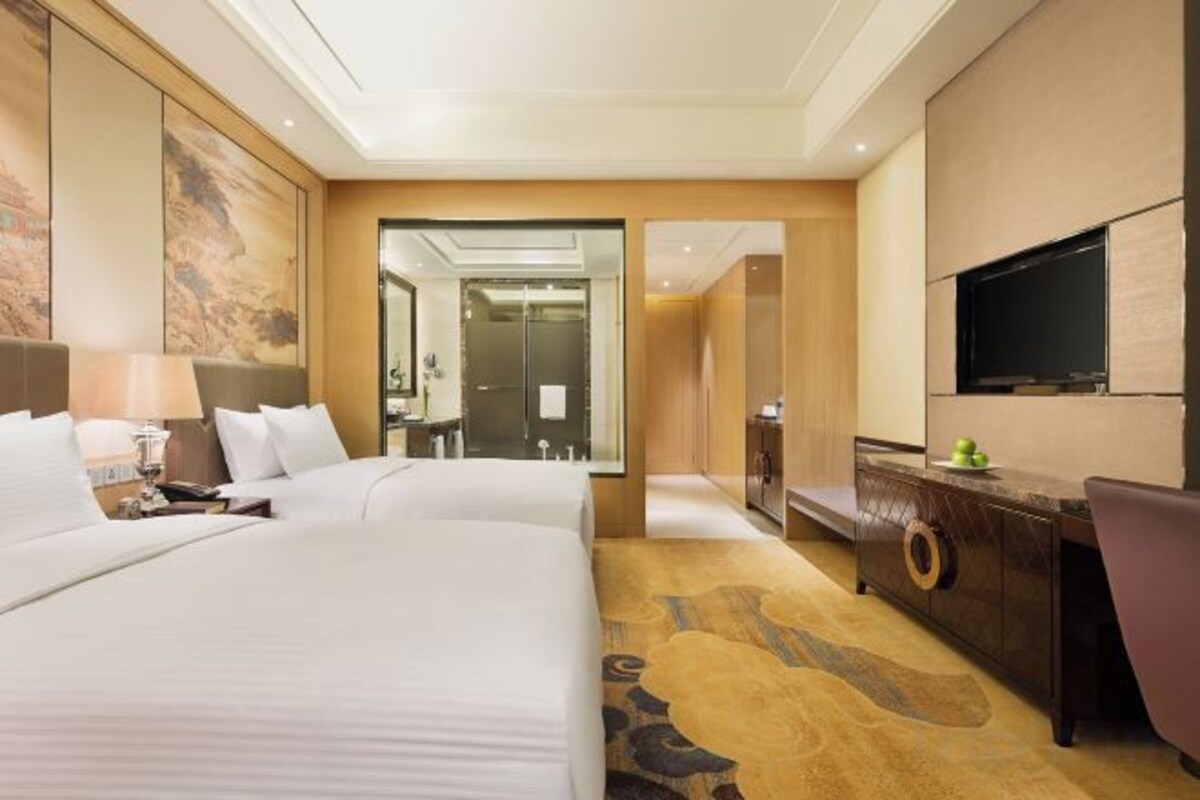 Deluxe 2-bed Room