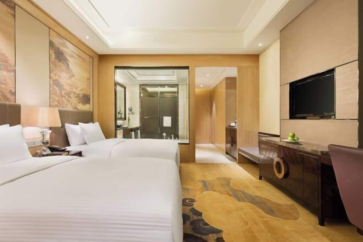 Down comforters, minibar, in-room safe, desk