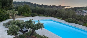 Propiedad de prestigio de 480m2, piscina climatizada de 15 * 6 con caseta de piscina, 6bb, 6sdb, 3mn de playa