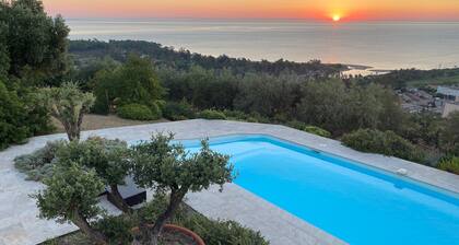 Propriété 480m2 ,vue mer , piscine chauffée 6 chambres,6 sdb,3mn plage