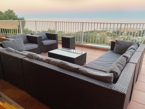 Property grounds - Property 480m2, sea view, heated swimming pool 6 bedrooms, 6 bathrooms, 3mn from the beach (Sari-Solenzara)