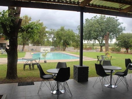 15 outdoor pools, pool umbrellas, pool loungers. Dam Vista Retreat