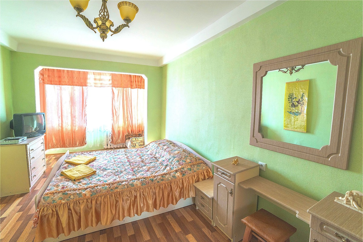 Economy Apartment (Mykilsko-Slobidska Str. 4b 1st floor) | Iron/ironing board, rollaway beds (surcharge), WiFi (free)