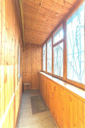 Economy Apartment (Mykilsko-Slobidska Str. 4b 1st floor) | Balcony - Valentina Apartmenty (Kyiv)