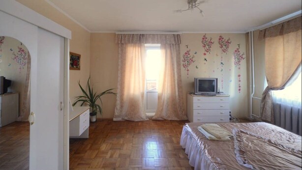 Economy Apartment (Mykilsko-Slobidska Str. 4 3rd floor) | Iron/ironing board, rollaway beds (surcharge), WiFi (free) - Valentina Apartmenty (Kyiv)