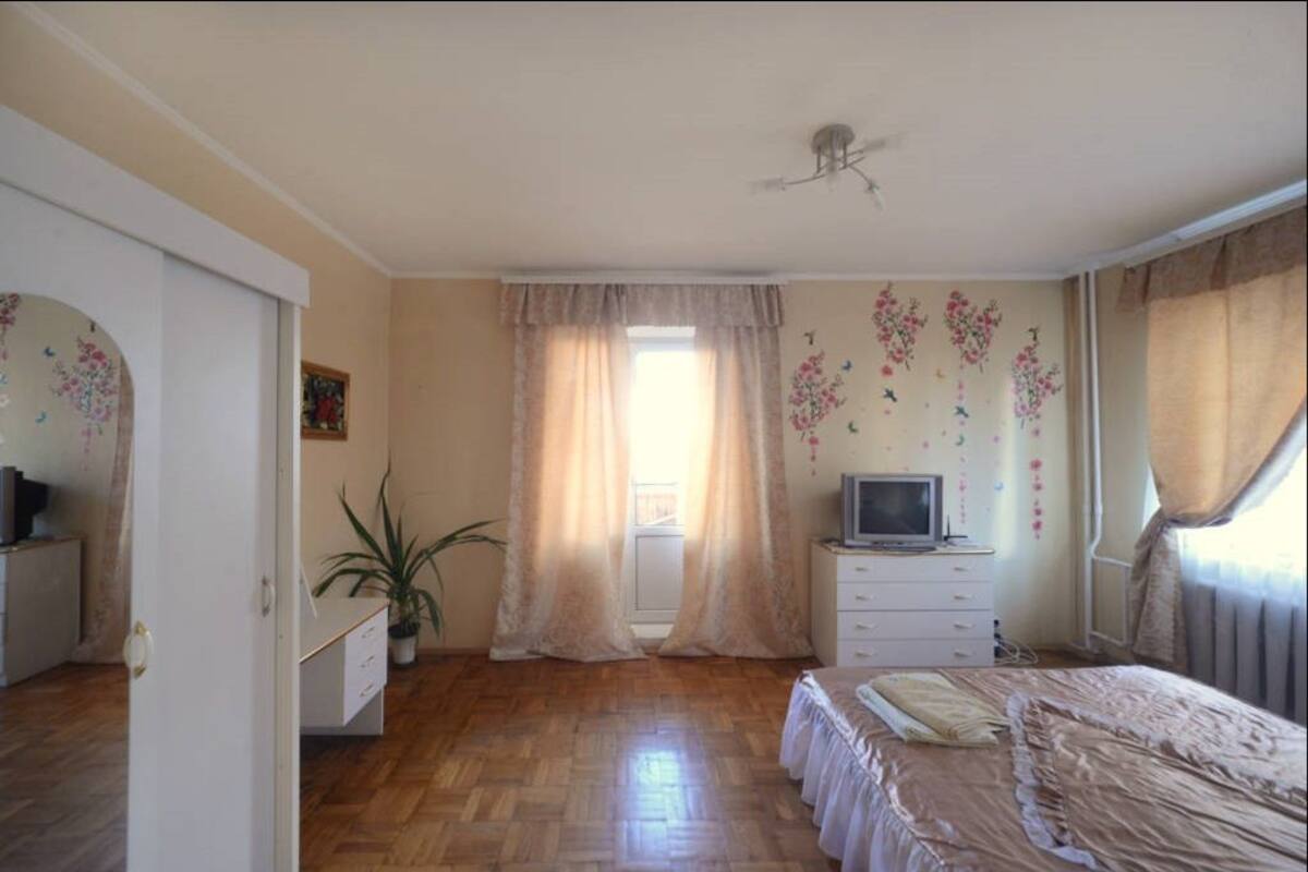 Economy Apartment (Mykilsko-Slobidska Str. 4 3rd floor) | Iron/ironing board, rollaway beds (surcharge), WiFi (free)